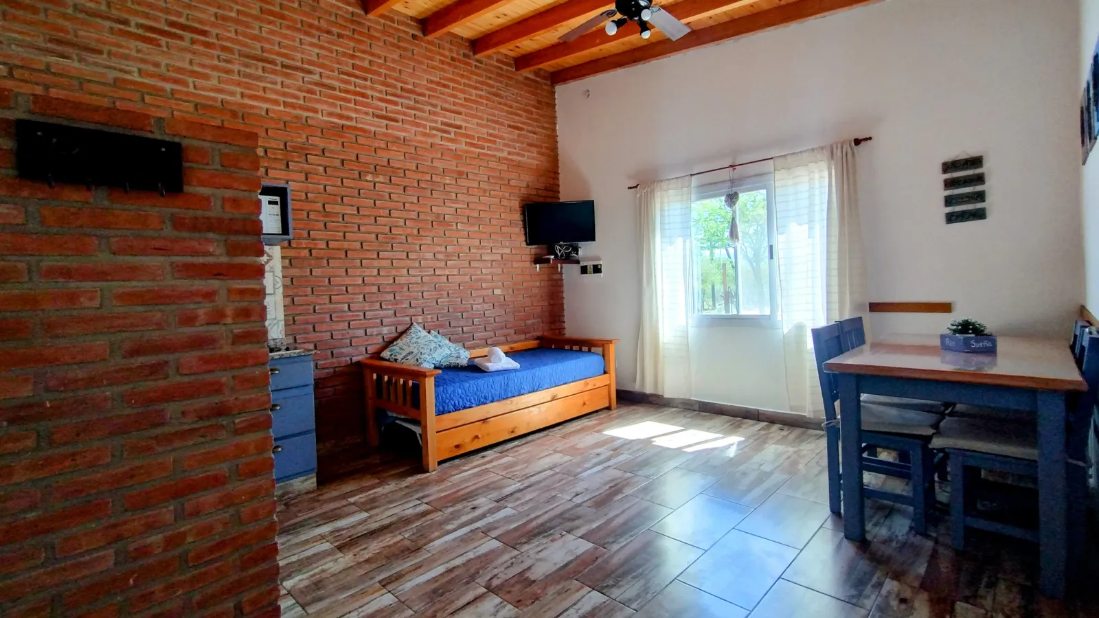 Sala de estar, con 2 cama nido de 1 plaza y media