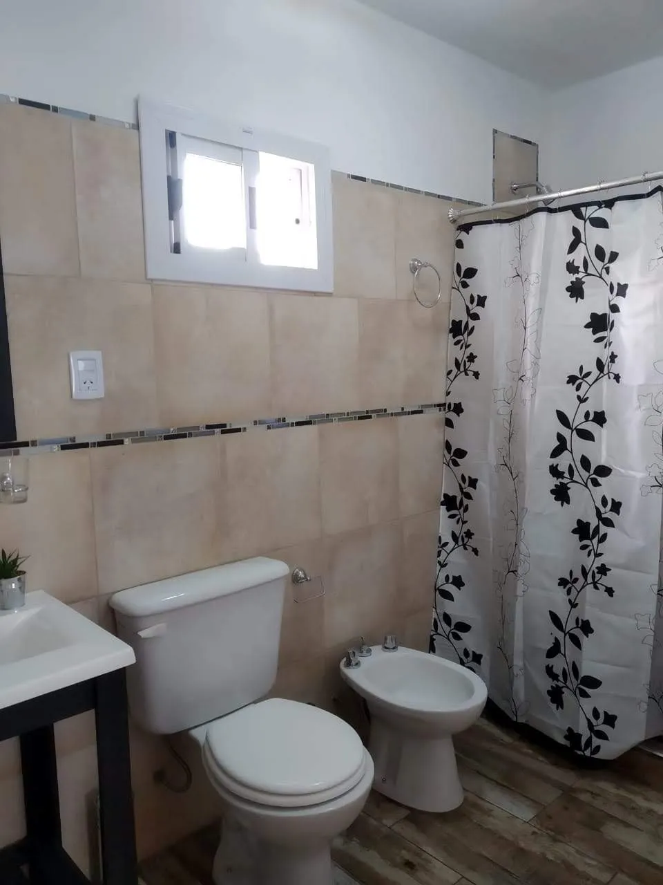 Baño con ducha y bidet