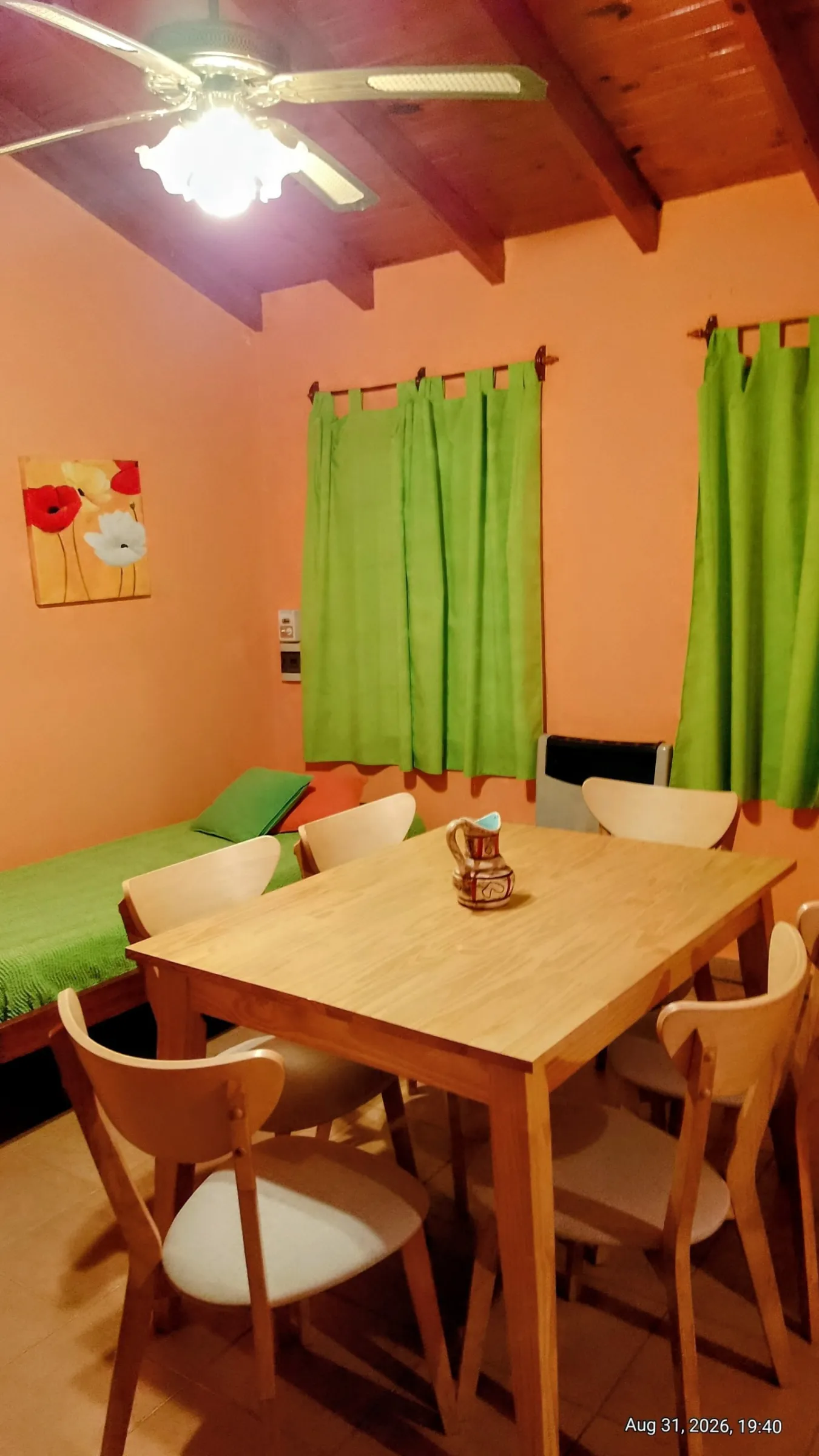 Comedor y cama de 1 plaza